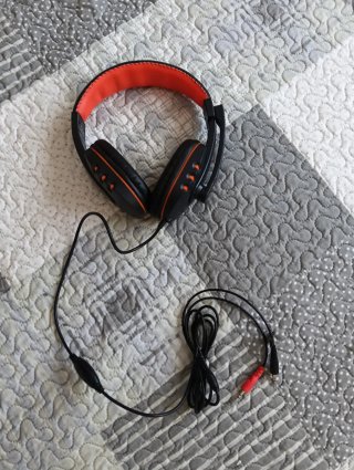 Auriculares Gaming Netway Negros y Naranjas