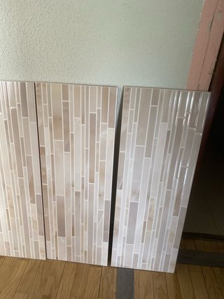 Azulejos de baño color beige y blanco