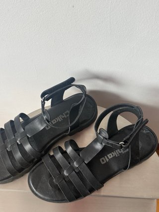 Sandalias Chika10 negras tiras velcro