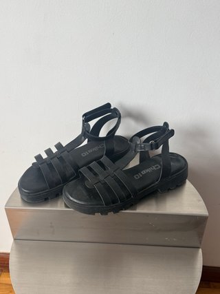 Sandalias Chika10 negras tiras velcro