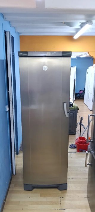 Congelador Vertical Electrolux No Frost
