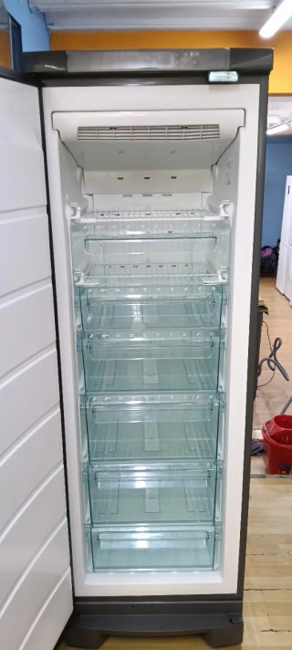 Congelador Vertical Electrolux No Frost