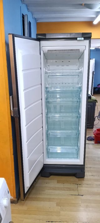 Congelador Vertical Electrolux No Frost