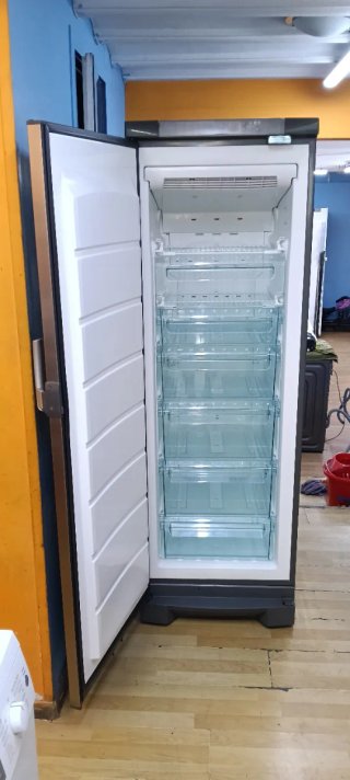 Congelador Vertical Electrolux No Frost