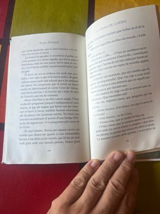 La nena de l'arbre