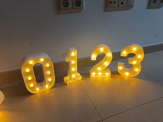 Lámpara Número y letras Decorativo 0,1,23,M,S,RAOY