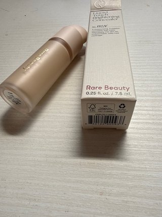 Rare Beauty Corrett. Liquido 110N