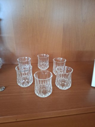 Juego de licorera y vasos de cristal