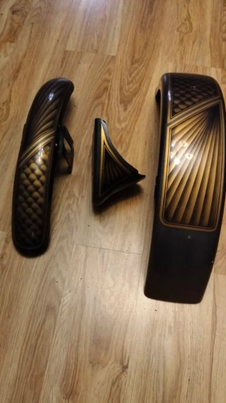 Carrocería Harley Davidson Negra y Dorada