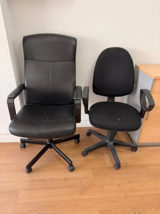 Sillas de oficina negras con ruedas