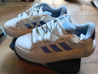 Zapatillas Adidas Blancas y Azules