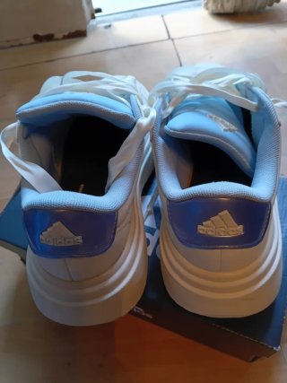 Zapatillas Adidas Blancas y Azules