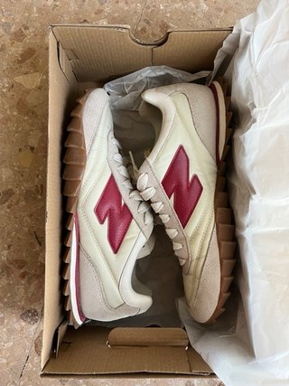 Zapatillas New Balance Talla 41.5 Beige/Rojo