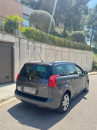 Peugeot 5008 2011