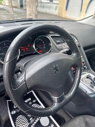 Peugeot 5008 2011