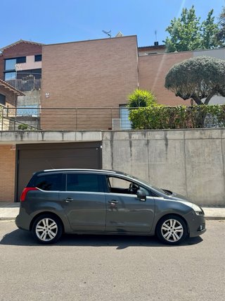 Peugeot 5008 2011