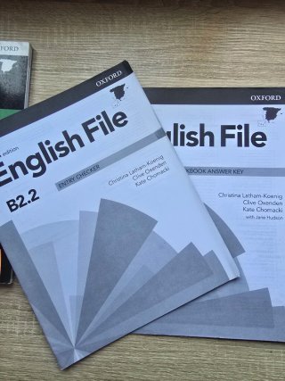English File B2.2 libro inglés (2ndo bachillerato)