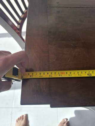 Mesa de comedor grande com 8 cadeiras