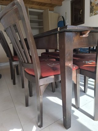 Mesa de comedor grande com 8 cadeiras
