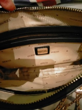 Bolso Guess Negro y Dorado
