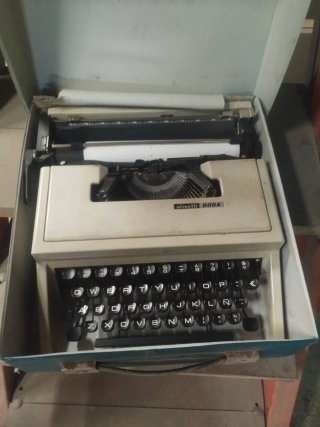 Olivetti Dora Máquina de Escribir Portátil