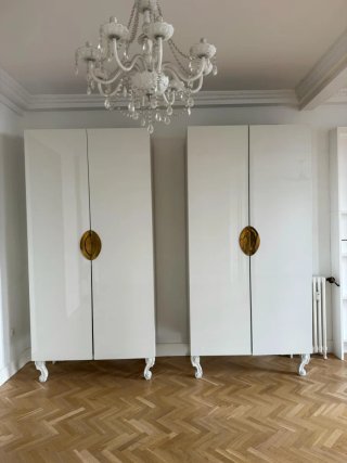Armario blanco de madera
