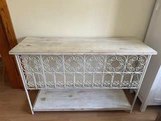 Cómoda y espejo de madera natural . No envio