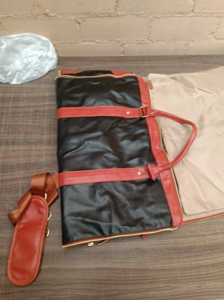 Bolsa de viaje multifunción beige y negra