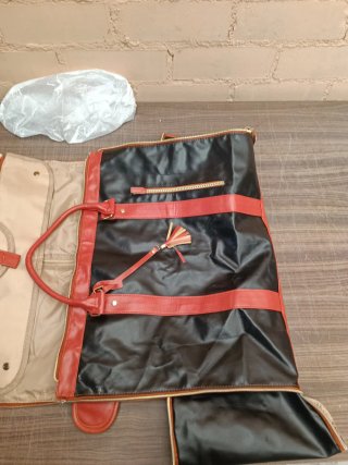 Bolsa de viaje multifunción beige y negra
