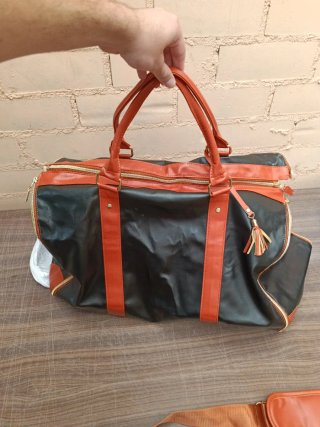 Bolsa de viaje multifunción beige y negra