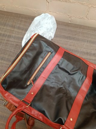 Bolsa de viaje multifunción beige y negra
