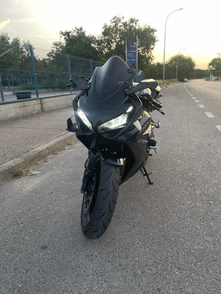 Honda CBR 650R 2023 E-Clutch