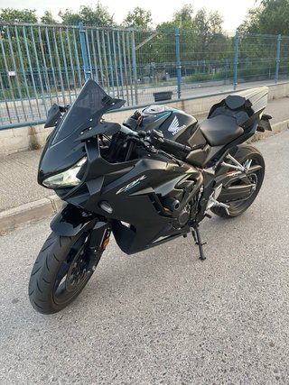 Honda CBR 650R 2023 E-Clutch
