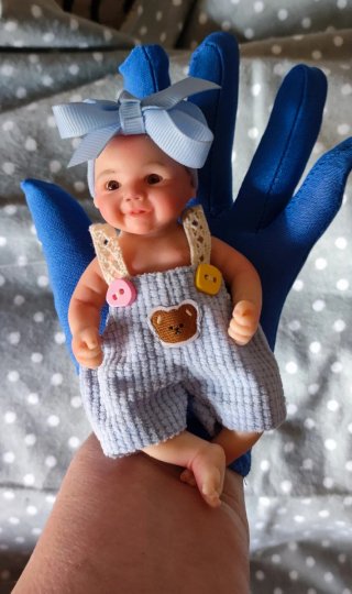 Mini reborn silicona niña 15cm
