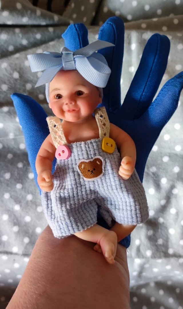 Mini reborn silicona niña 15cm