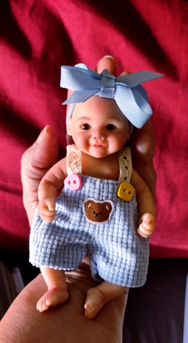 Mini reborn silicona niña 15cm