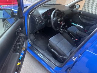 Volkswagen Golf 2000
