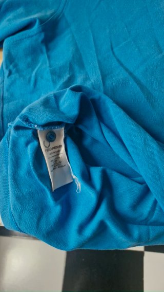 Polo Fred Perry Talla L.  2 unidades