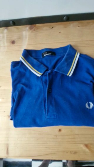Polo Fred Perry Talla L.  2 unidades