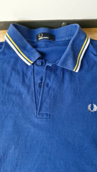 Polo Fred Perry Talla L.  2 unidades