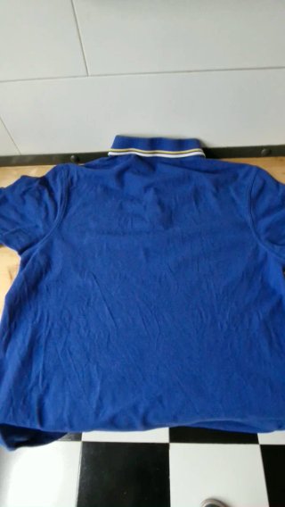 Polo Fred Perry Talla L.  2 unidades