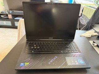 Portátil MSI Negro Multicolor
