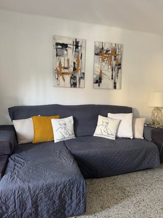 Sofá modular gris y amarillo