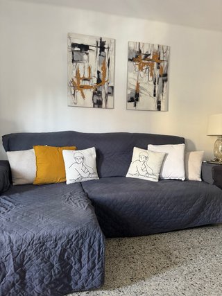Sofá modular gris y amarillo