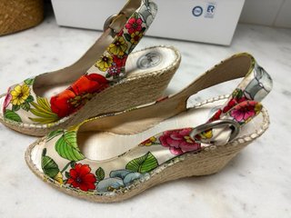 Alpargatas mujer florales