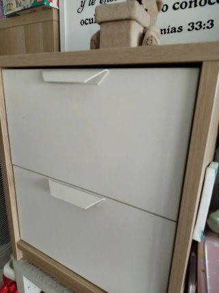 Mesita de noche Ikea blanca y madera