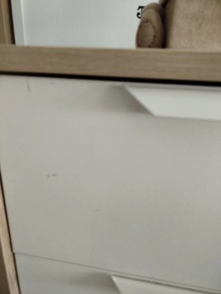 Mesita de noche Ikea blanca y madera