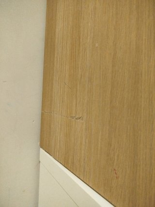 Mesita de noche Ikea blanca y madera
