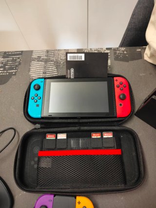 Nintendo Switch Azul/Rojo + Accesorios