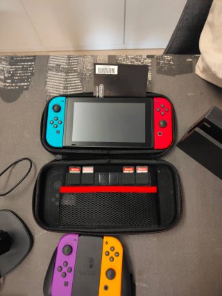 Nintendo Switch Azul/Rojo + Accesorios